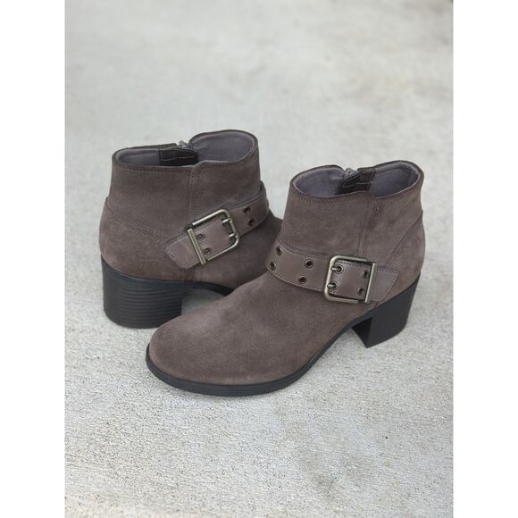 Clarks Hollis Star Brown Suede Moto Ankle Boots Buckle Zip Block Heel 9M Comfort - Picture 2 of 5